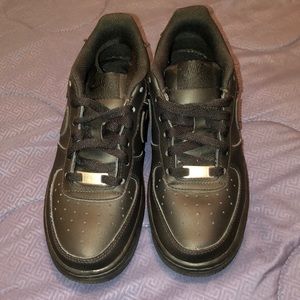 ALL Black Air Force 1’s LOWTOPS